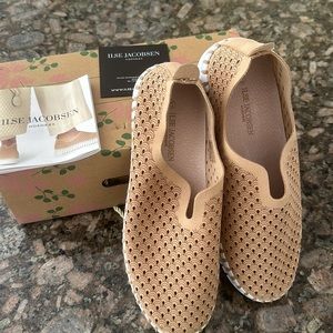 Brand new in original box! Ilse Jacobsen Tulip shoes size 7 (37)